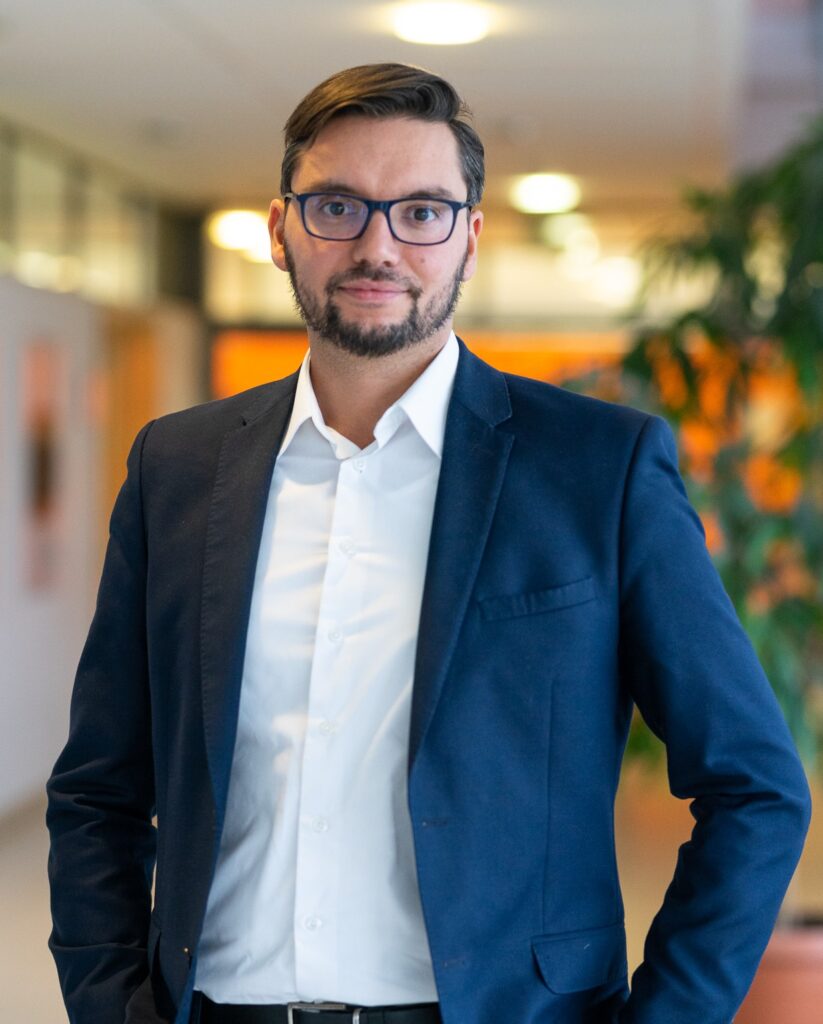 dr Artur Pohl dr Artur Pohl