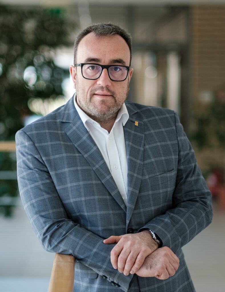 Prof. UAM dr hab. Szymon Ossowski Prof. UAM dr hab. Szymon Ossowski